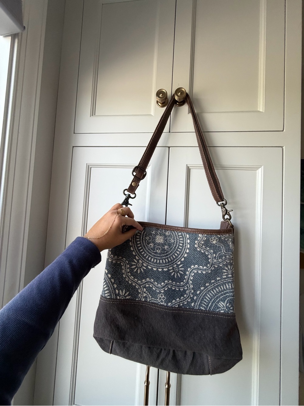 Women’s Patterned Canvas Shoulder Bag in Blue and Brown